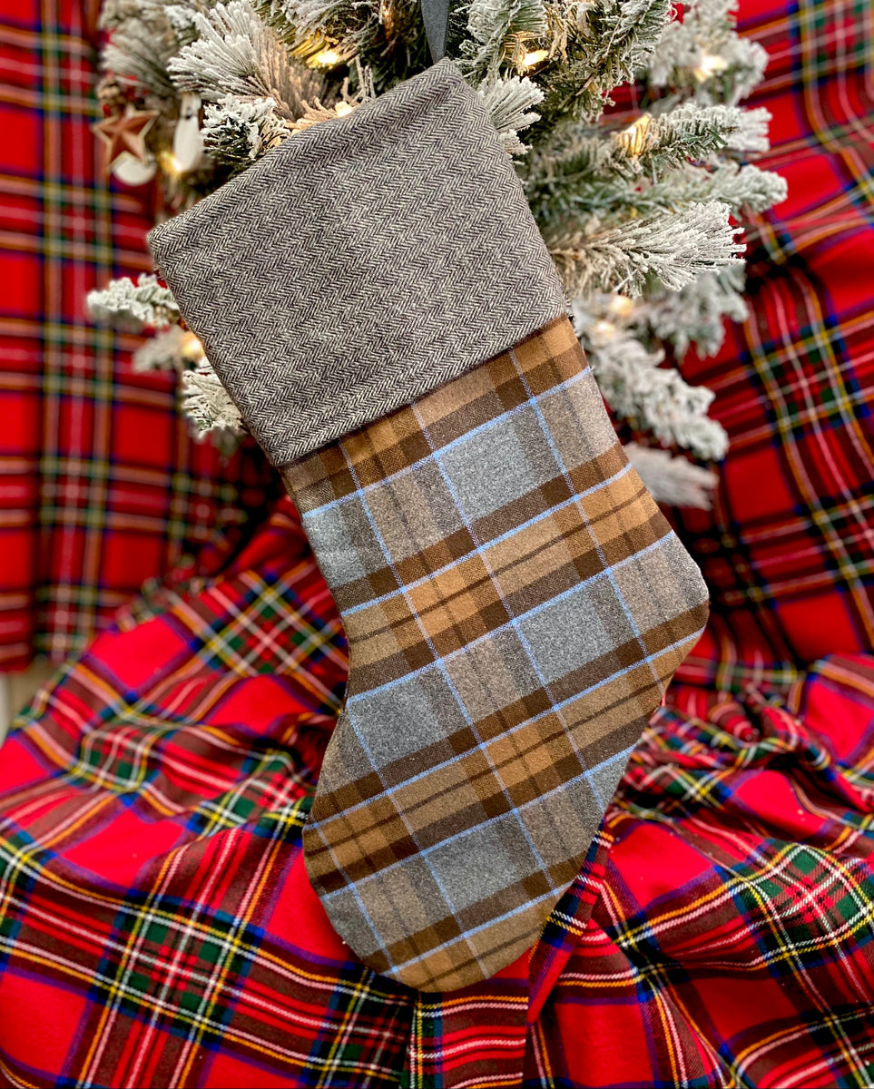 A Copper, Tartan plaid and Boxer-inspired Christmas porch 